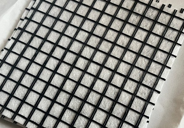 Polyester Geogrid Composite With Non Woven Geotextile - Image 2