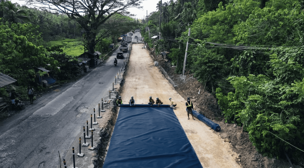 Lianyi supplies HDPE geomembrane for containment,landfill liners,pond liners and reservoir applications,supporting bulk supply for civil engineering and infrastructure projects.