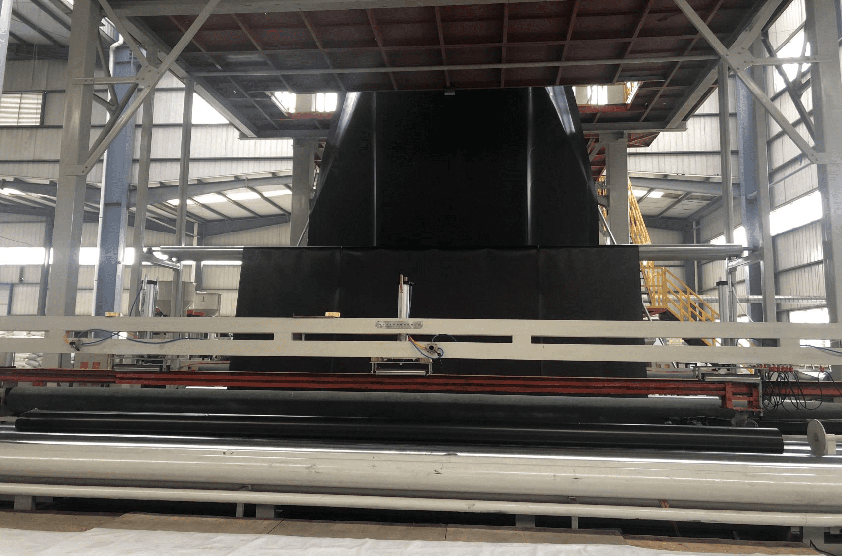 Lianyi supplies HDPE geomembrane for containment,landfill liners,pond liners and reservoir applications,supporting bulk supply for civil engineering and infrastructure projects.