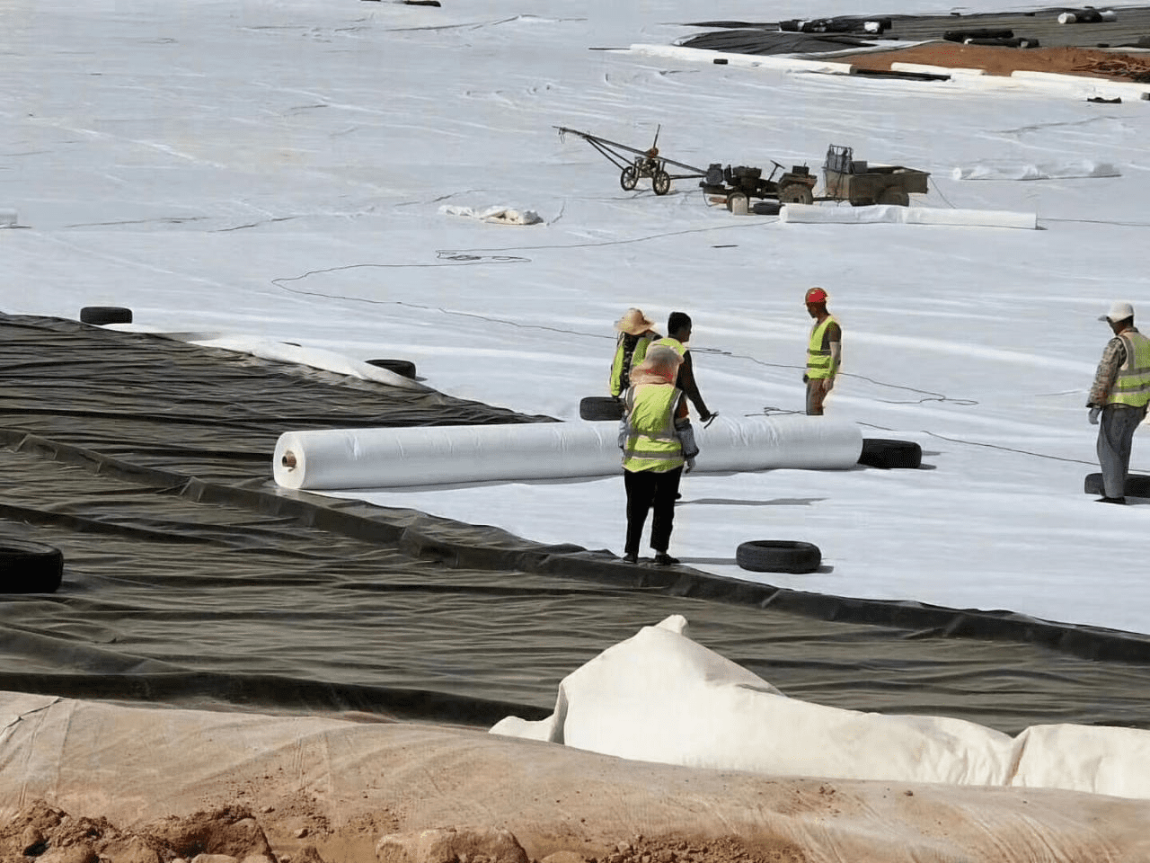 composite geomembrane supplier,waterproofing geomembrane,drainage liner material,geomembrane geotextile composite,civil engineering geosynthetics