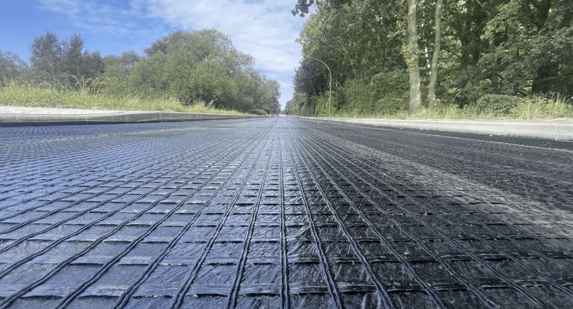 knitted fiberglass geogrid,nonwoven geotextile composite,soil stability geocomposite,drainage filter composite